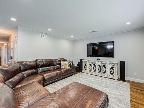 3rd image of 2541 Dorrington Dr