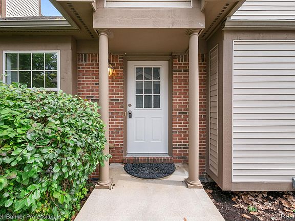 5th image of 42756 Gateway Dr #15