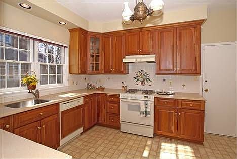 5th image of 2701 N Quincy St