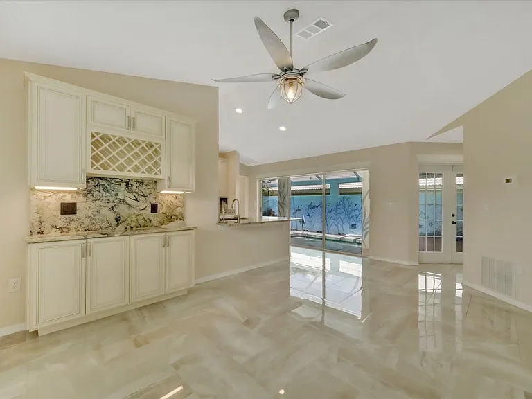 1016 Harbor Town Dr — Photo 10
