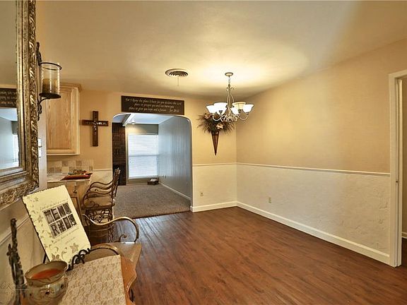4th image of 2310 S 40th St