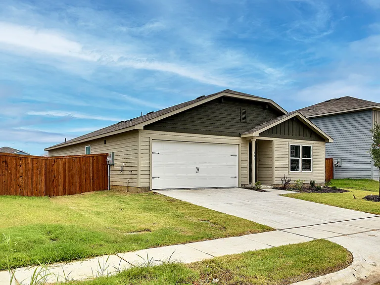 829 Eagles Nest Dr — Photo 2