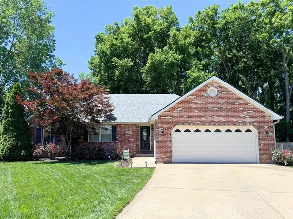 1300 Shamrock Ct, Warrensburg, MO 64093