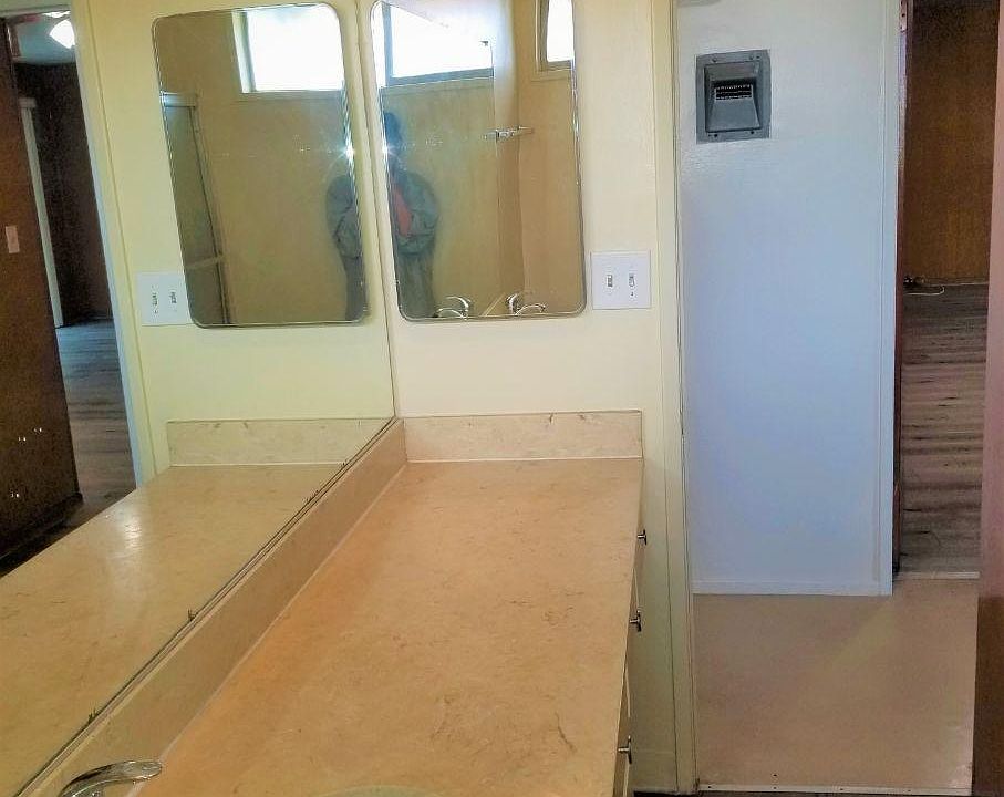 1st image of 11922 Manor Dr APT A