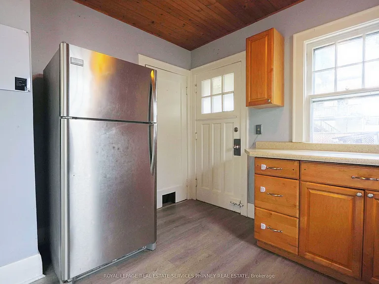 26 Avenue Pl — Photo 4