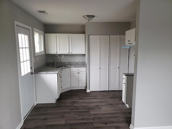 3rd image of 1871 Eastfield Dr