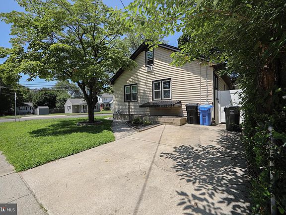 2nd image of 209 Main St