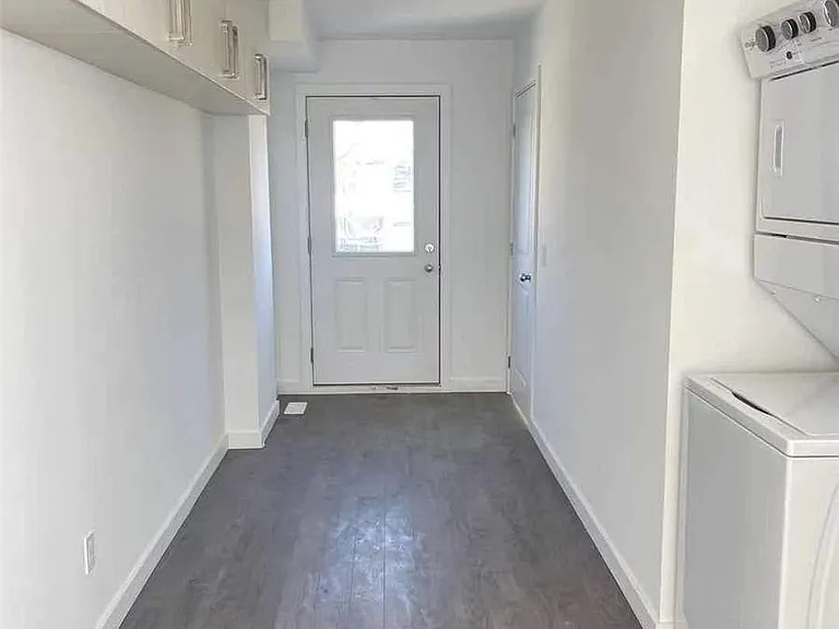 414 Alberta St — Photo 10