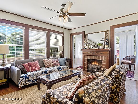 5th image of 2216 Broadmoor Pl