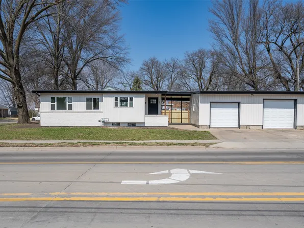 1405 W Pleasant St, Knoxville, IA 50138