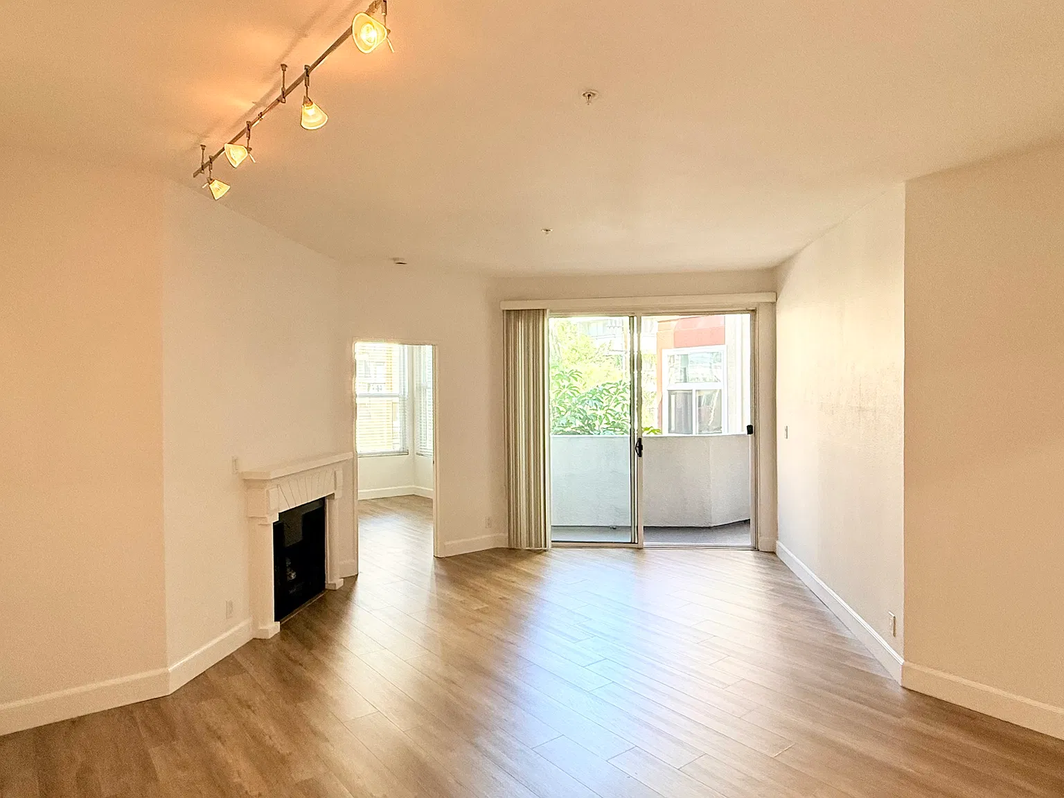 2 bed, 902 sqft, $2,750 — Photo 4