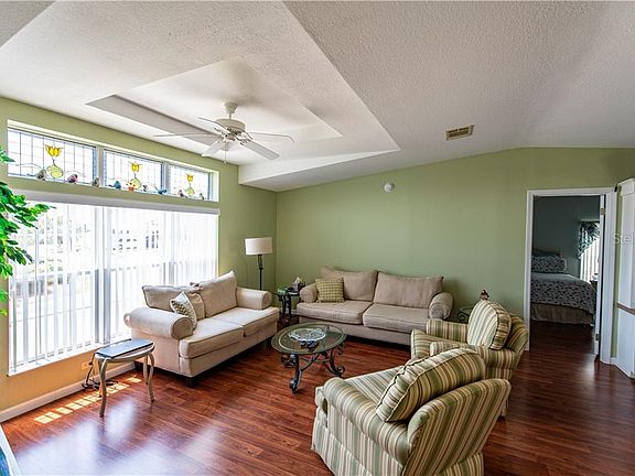 4th image of 25 Brink Ave