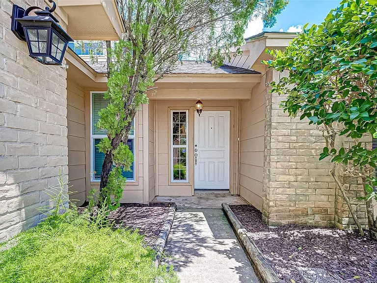 2723 Colony Dr — Photo 5