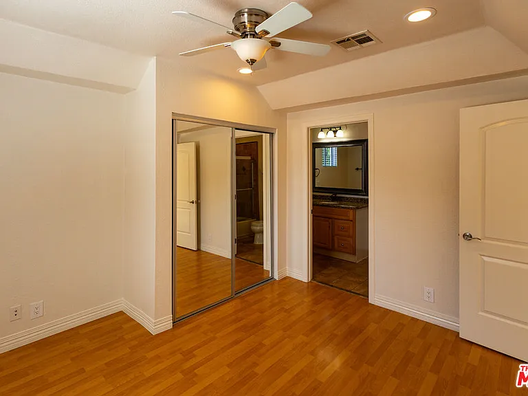 5766 Newcastle Ave — Photo 13