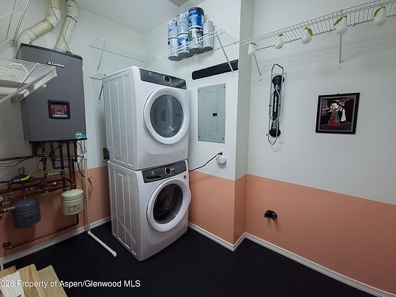 4th image of 1400 E Valley Rd Unit 212