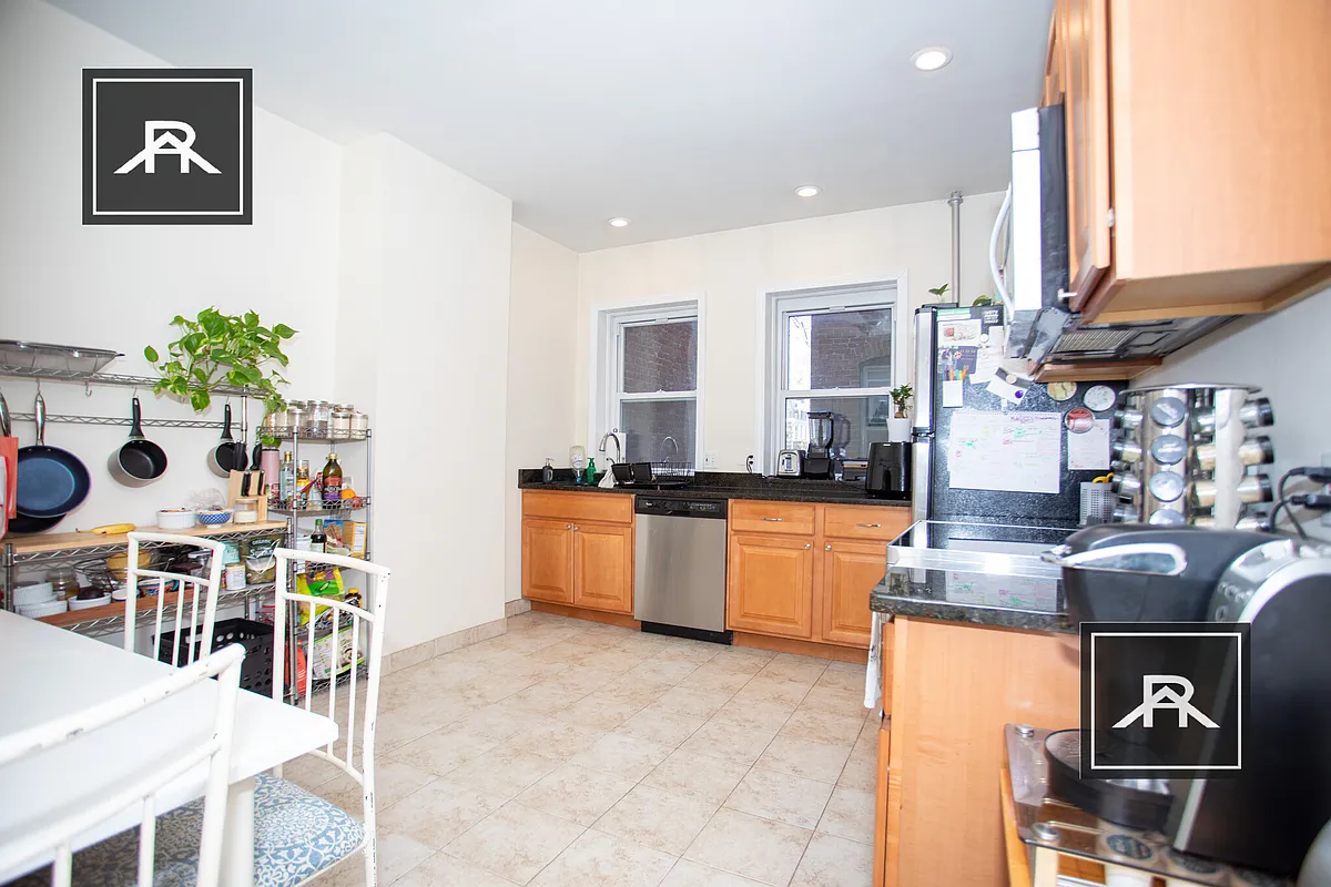 Building Photo - 387 Harvard St #1R