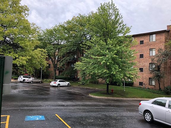 2nd image of 714 Walnut Dr APT 104