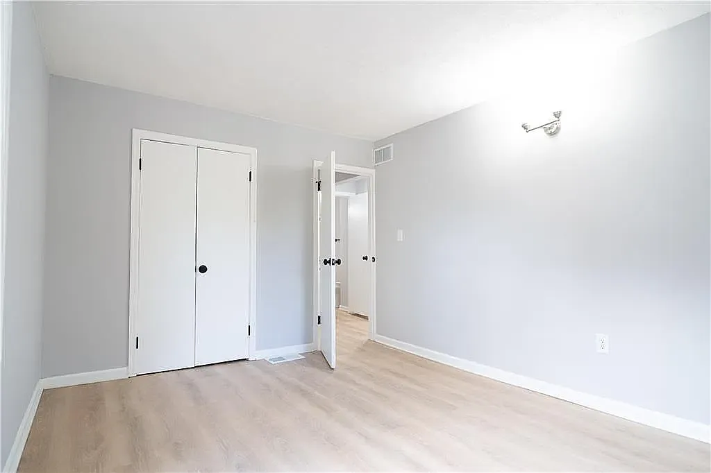 400 N Morse Ave — Photo 2