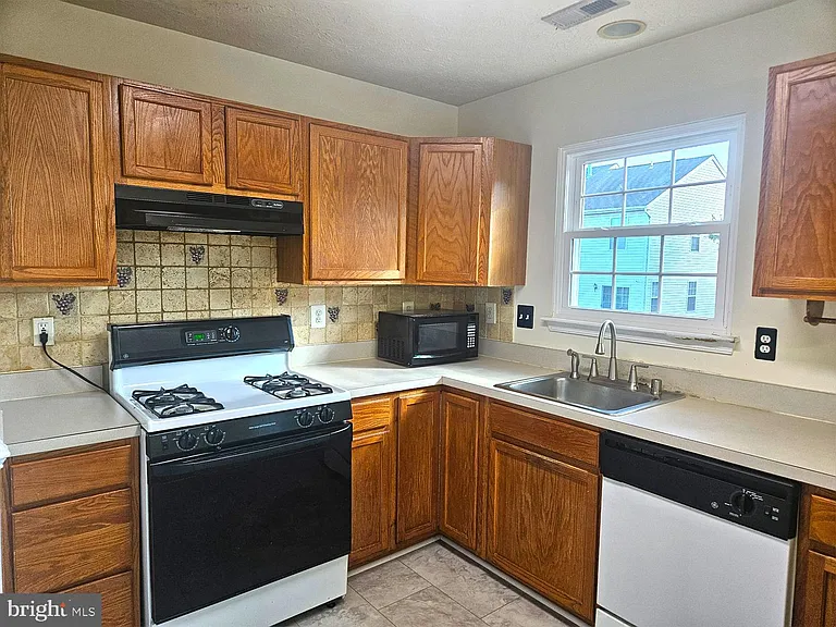 3315 Hollow Ct — Photo 18