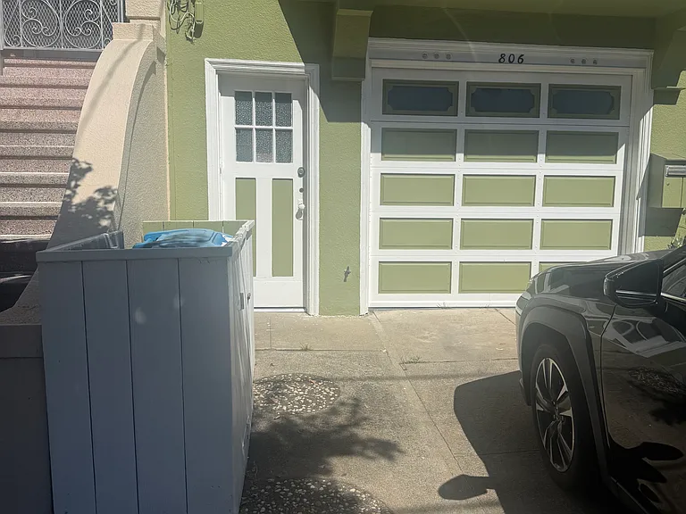 806 Edinburgh St #B — Photo 1