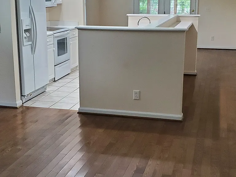 1462 Oxford Pl — Photo 8