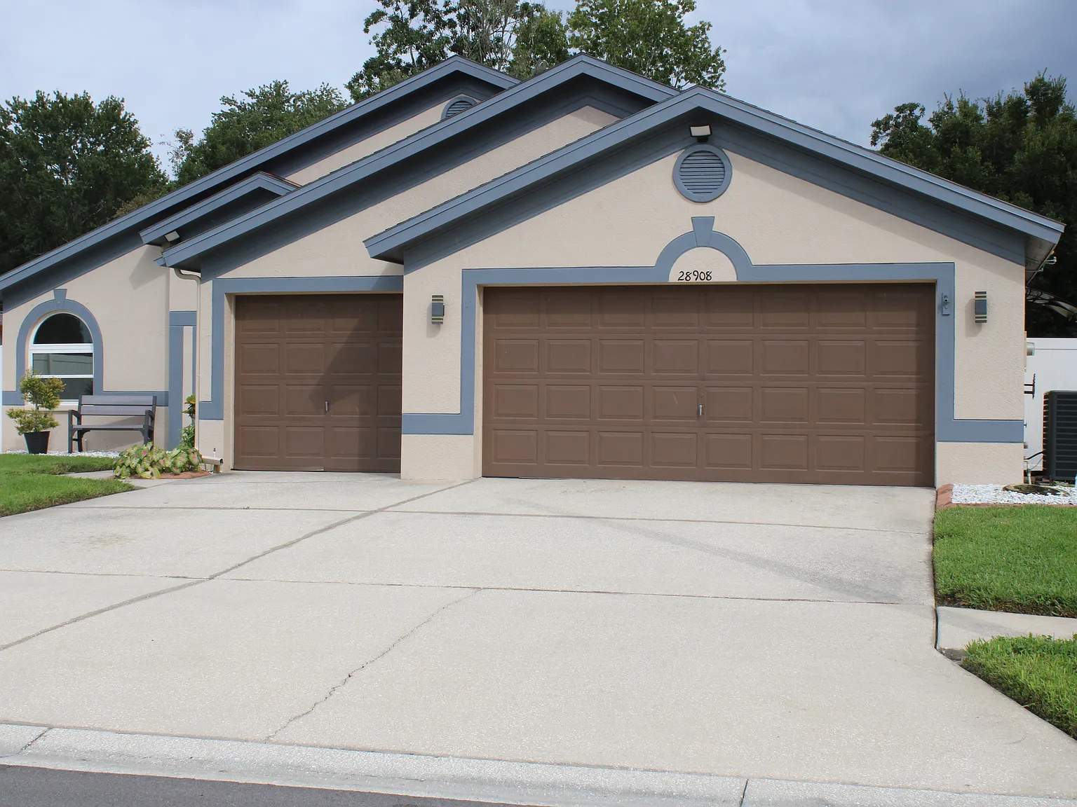 4 bed, 2340 sqft, $3,200 — Photo 1