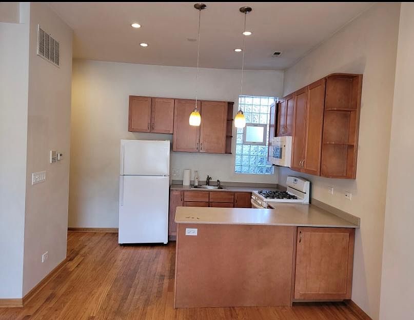 1st image of 2350 W Grand Ave Front 2