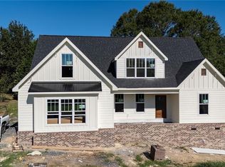 105 Quail Run Dr, Calhoun, GA 30701