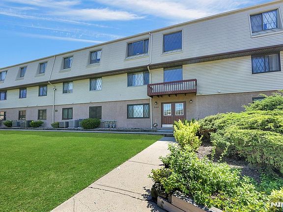 2nd image of 846 Riverside Ave APT 202