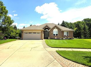 33182 Opus Ct, Sterling Heights, MI 48312