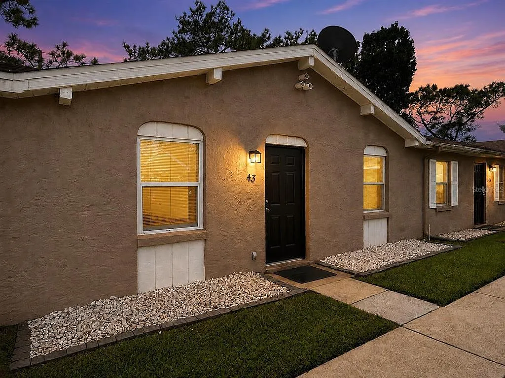 2 bed, 2.0 bath, 875 sqft, $1,700 — Photo 2