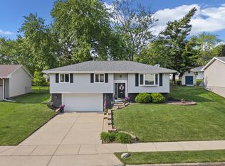 3301 W Wilshire Dr, Peoria, IL