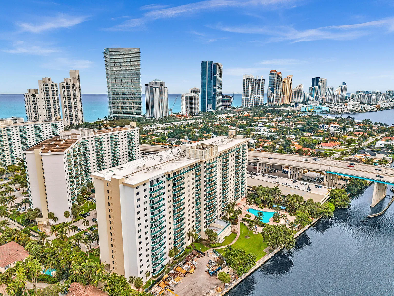 1 bed, 1.5 bath, 1000 sqft, $3,000 — Photo 3