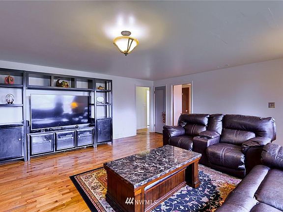 5th image of 1588 SE 4th Ave