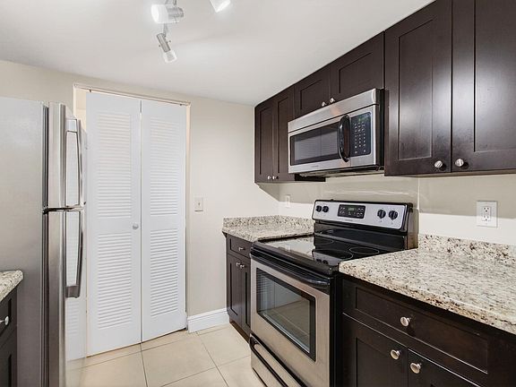 4th image of 9901 Westview Drive #324