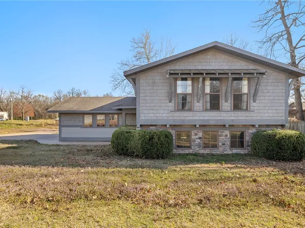 1009 Peak St, Cave Springs, AR 72718