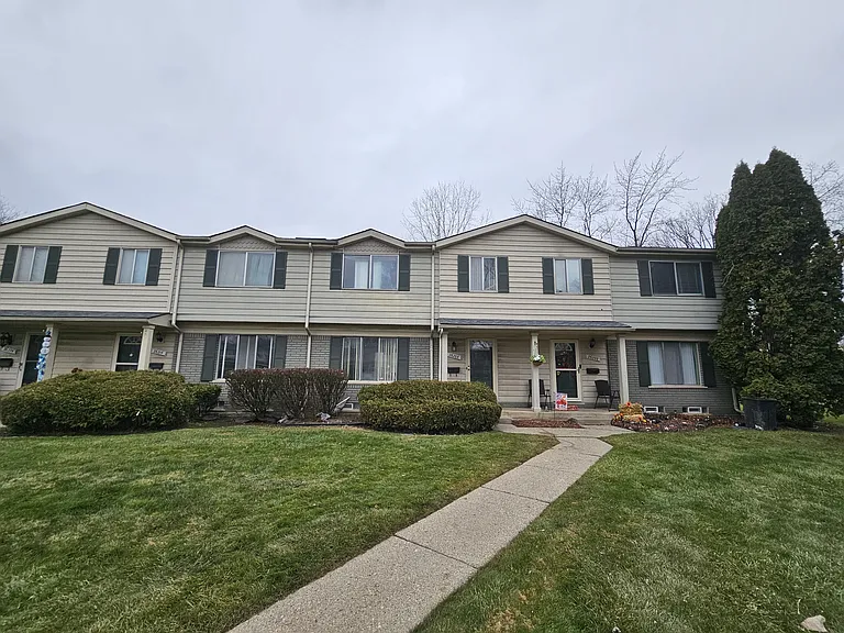 26208 Franklin Pointe Dr — Photo 1