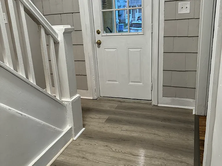 37 E Court St #1/2 — Photo 6
