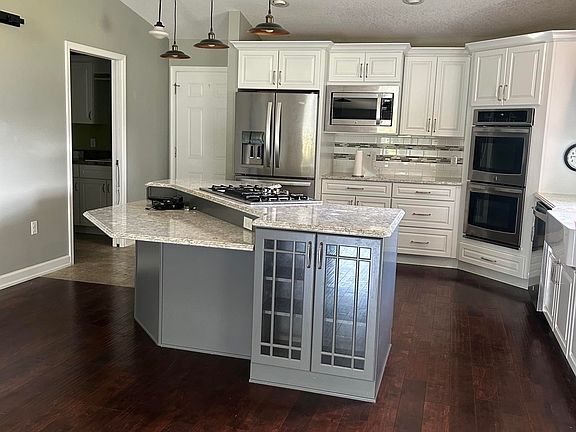 4th image of 2250 Rosewood Dr