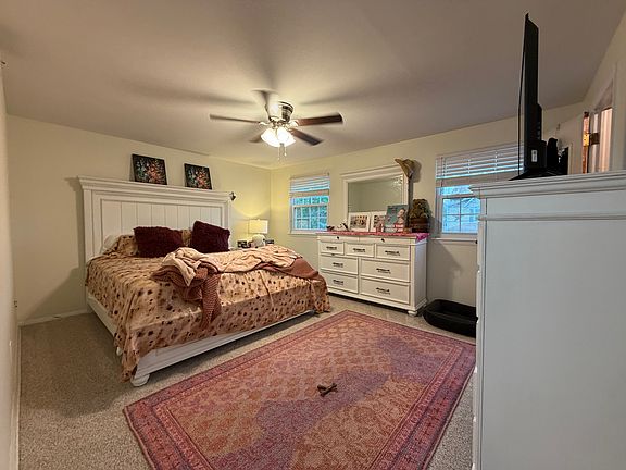 3rd image of 826 Linwood Ave Floor 2