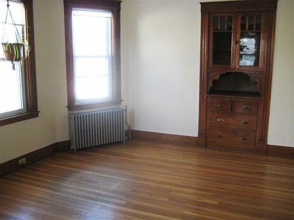 3rd image of 220 Lenox St