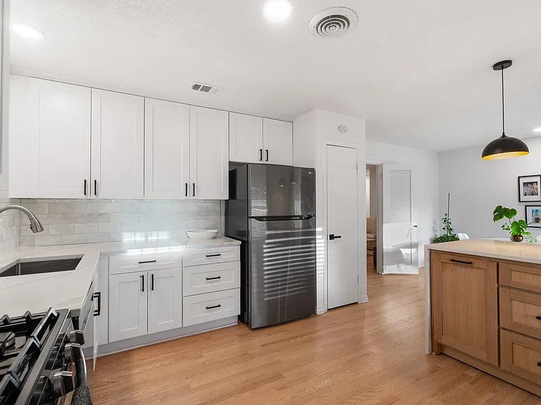 9209 Lindaro Ln — Photo 14