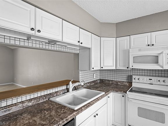 4th image of 17524 Dumont Dr