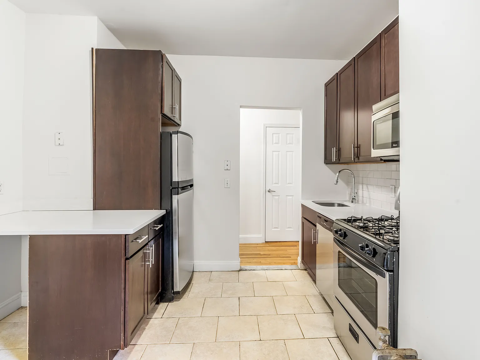 1 bed, 739 sqft, $2,295 — Photo 2