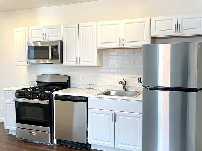 1838 C St SE #2 — Photo 2