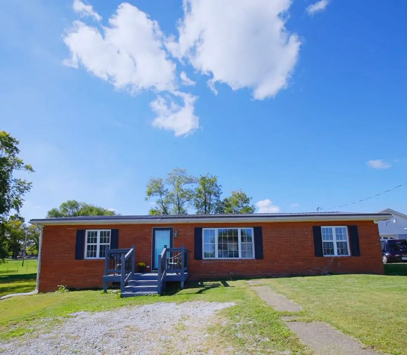 3 bed, 1100 sqft, $1,250 — Photo 1
