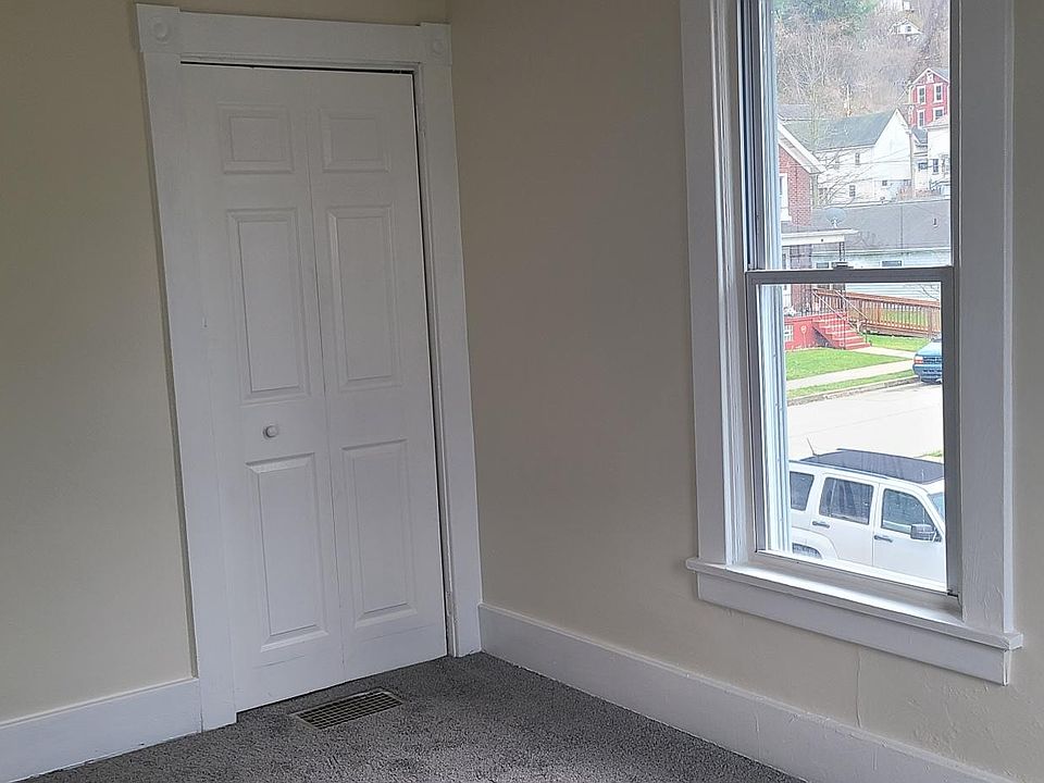 1st image of 629 S 6th St