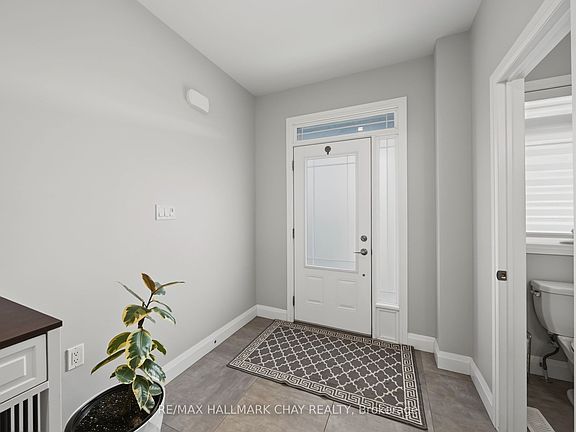 4th image of 36 Lowry Ct