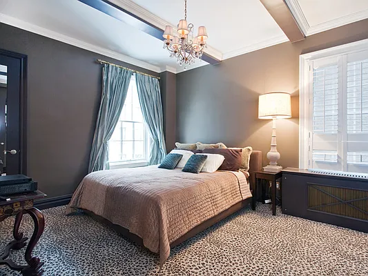 Sold by Sotheby's International Realty | media 18