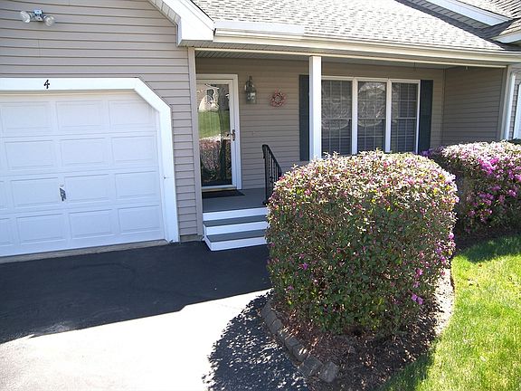 3rd image of 4 Ledgewood Dr #4